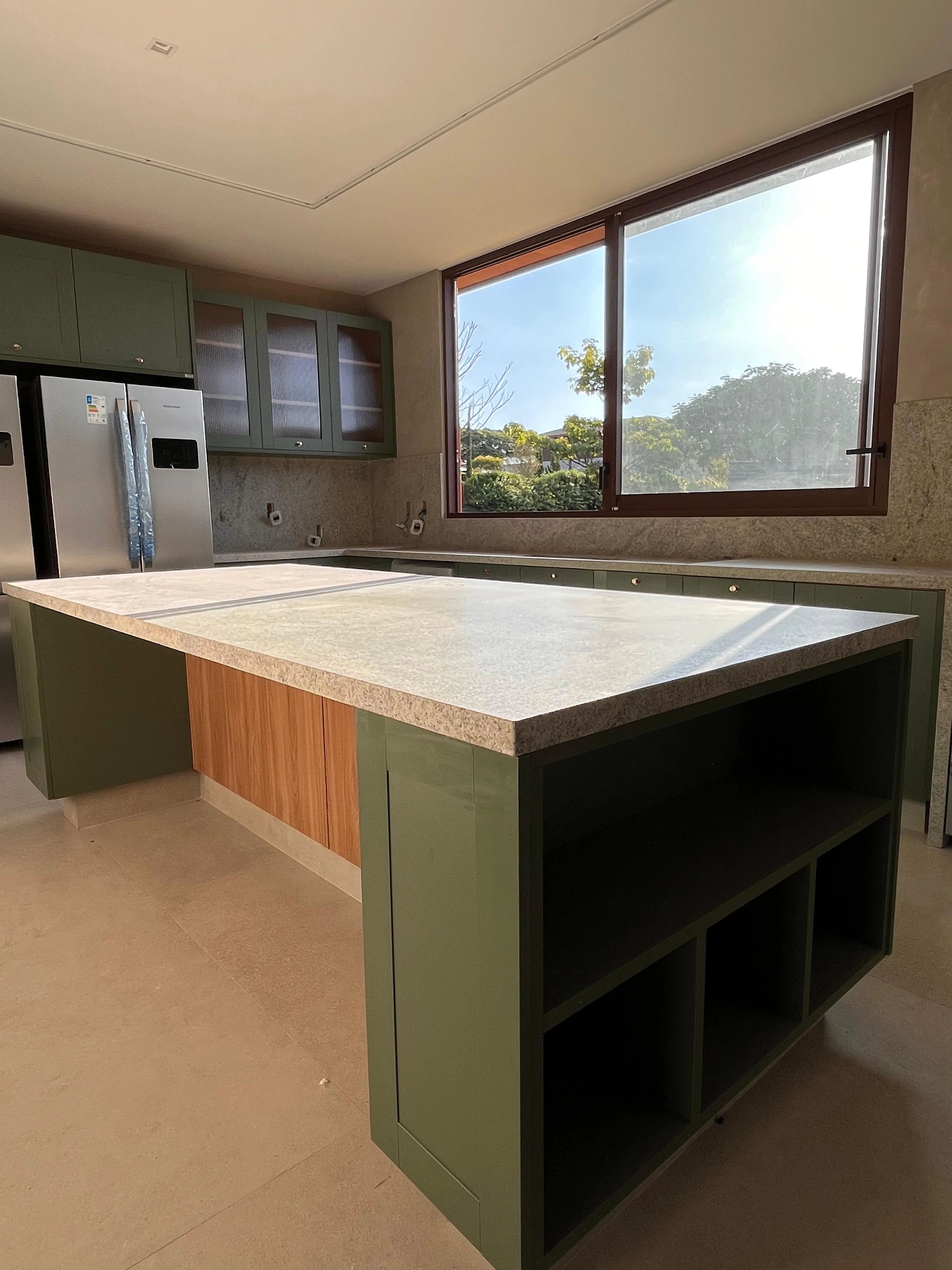 Cozinha com bancada em pedra